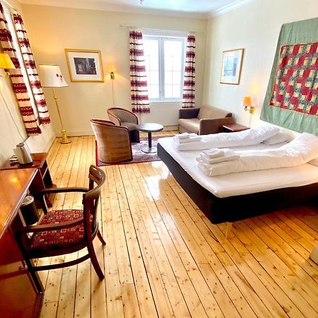 Solhov, Castle Of The Lyngen Alps Hotel Lyngseidet ภายนอก รูปภาพ