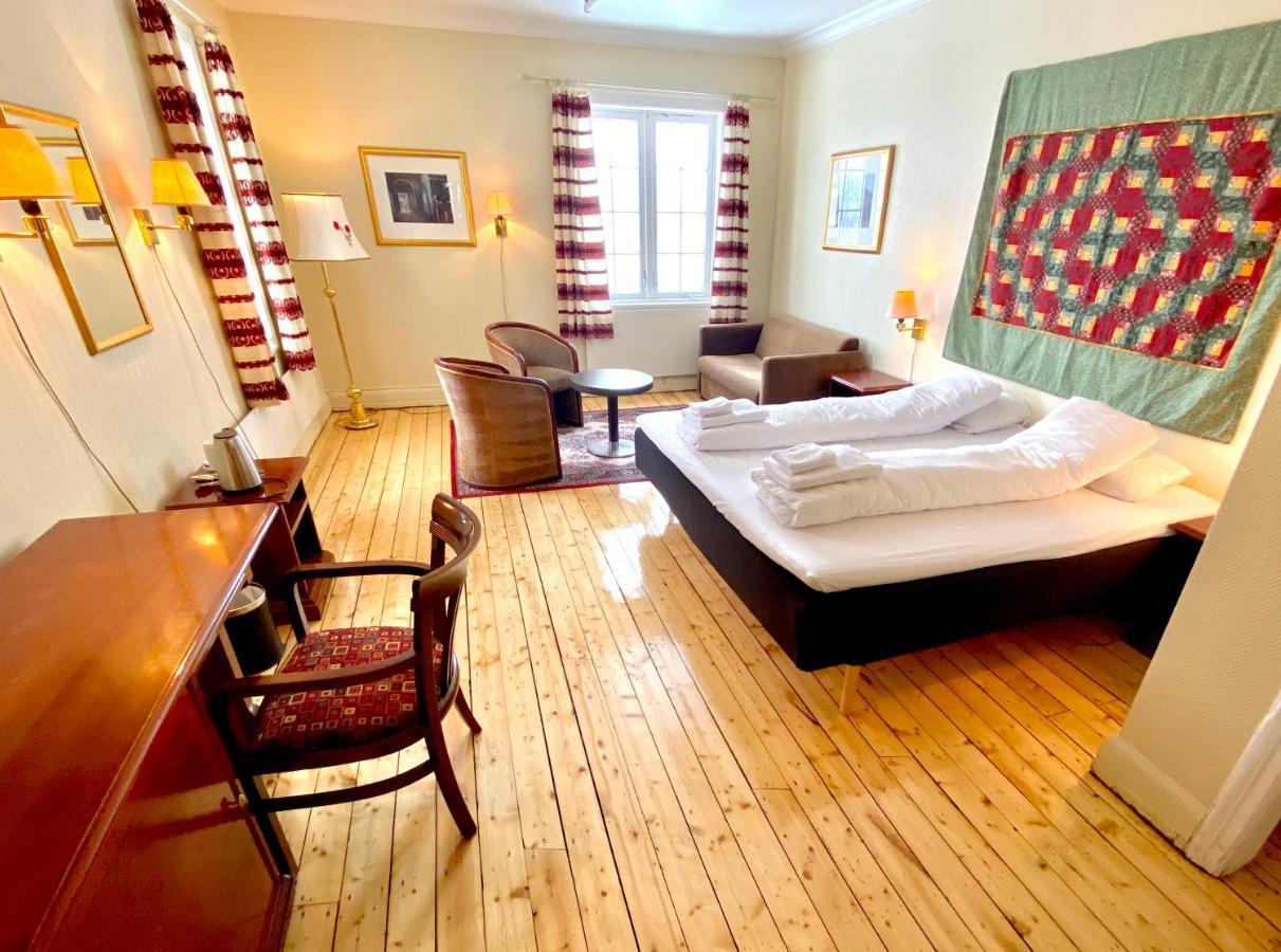Solhov, Castle Of The Lyngen Alps Hotel Lyngseidet ภายนอก รูปภาพ